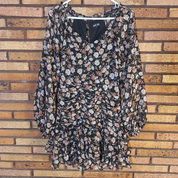 fab'rik Dresses & Skirts - Fab'rik Small Black Floral Long Sleeve Ruched Dress